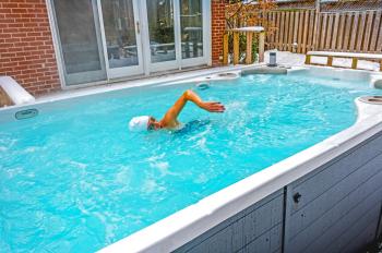 Swimming in a swim spa