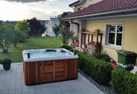 guide-to-buying-a-hot-tub